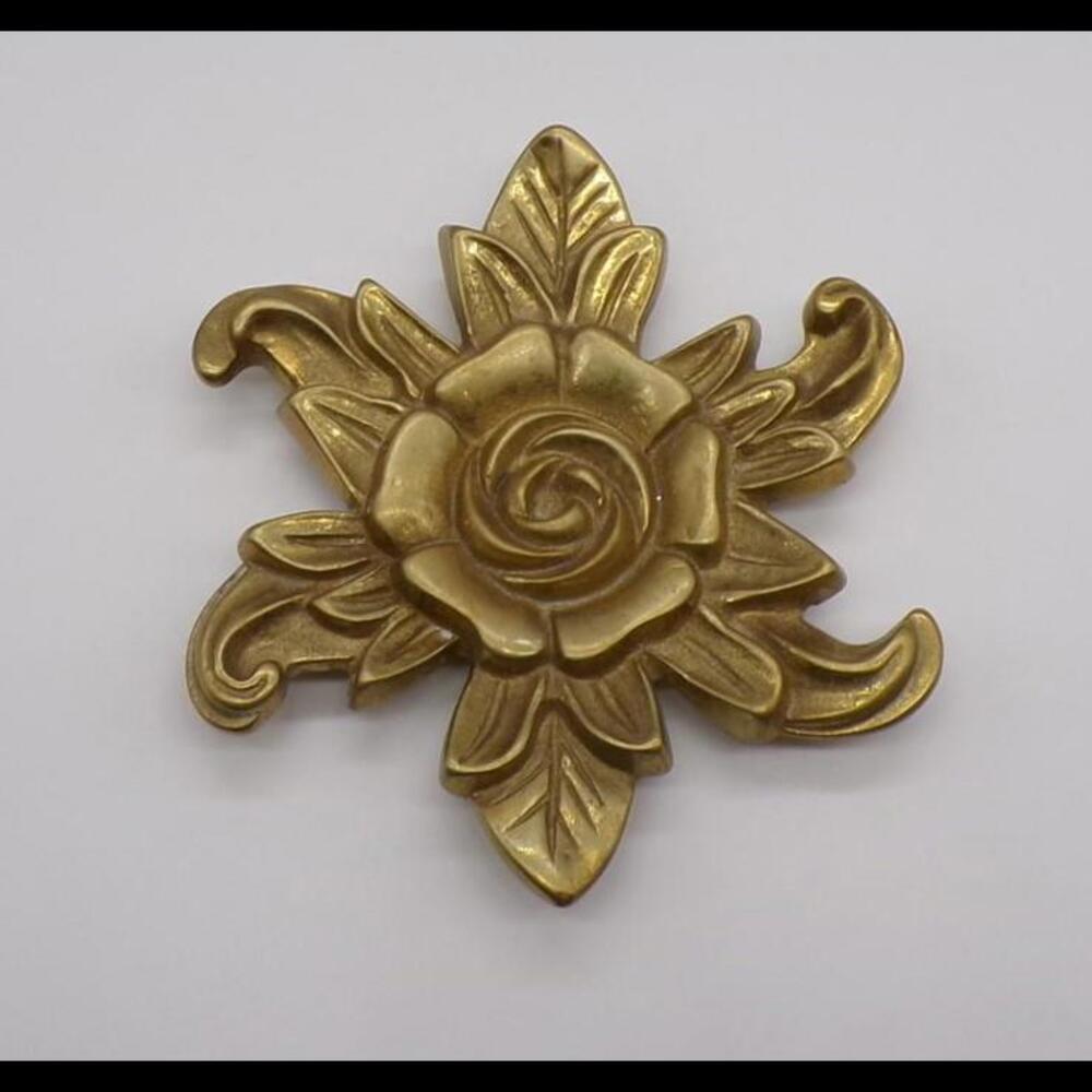 Vintage Metalcrafters Carters Grove Brass Rose Medallion Paperweight